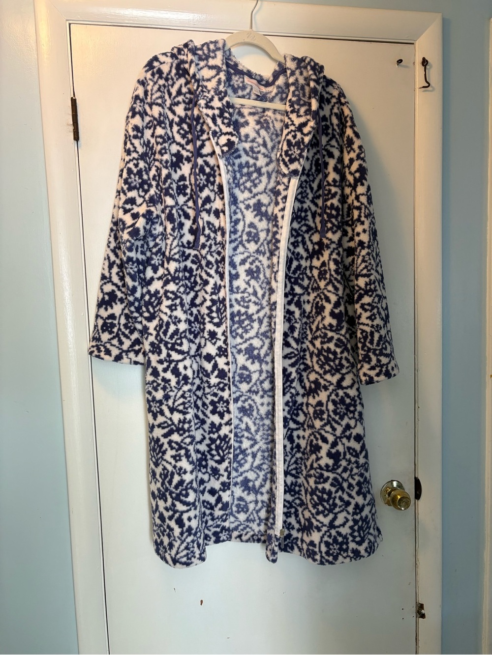Plush Hooded Robe in Blue & White Floral Print